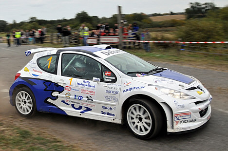 Christian Jensen og Søren Tøndborg kørte deres Peugeot 207 Super 2000 ind på en yderst knap sejr i Rally Midtsjælland. Først på næstsidste hastighedsprøve kom de i spidsen.